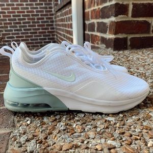 Women’s Nike Air Max Motion 2 Sneakers